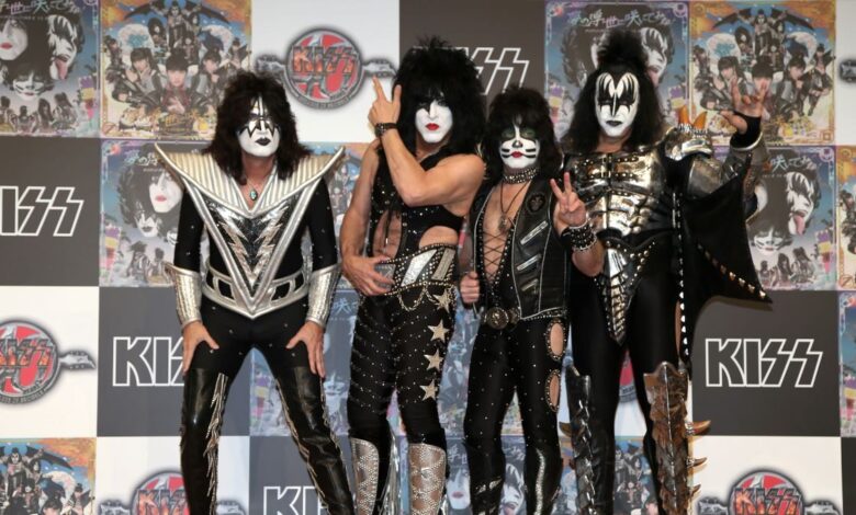 Ο frontman των Kiss δίνει την ευκαιρία σε fan να γίνει ο προσωπικός του βοηθός για 12.000 δολάρια