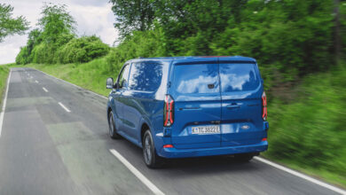 Νέο Ford E-Transit Custom: Στην πρίζα για ακόμα υψηλότερη παραγωγικότητα και αξία για κάθε επαγγελματία