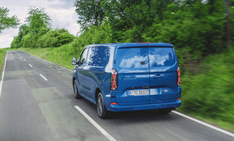Νέο Ford E-Transit Custom: Στην πρίζα για ακόμα υψηλότερη παραγωγικότητα και αξία για κάθε επαγγελματία