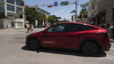 Η Tesla έκανε την πρώτη δοκιμή των ρομπότ- ταξί στους δρόμους του Τέξας και δεν πήγε καλά