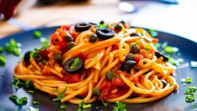 Συνταγή για spaghetti με ελιές και κάπαρη