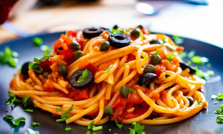 Συνταγή για spaghetti με ελιές και κάπαρη