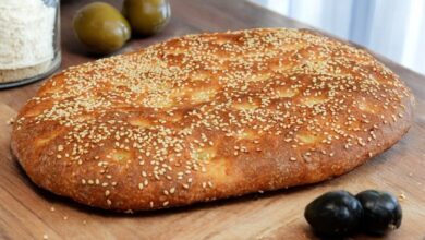 Φτιάξε την πιο Εύκολη και Πεντανόστιμη Λαγάνα Χωρίς Μίξερ στο Σπίτι