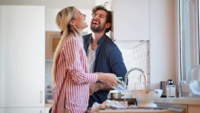 Πλύντε μαζί τα πιάτα και δείτε την ευτυχία σας να απογειώνεται!