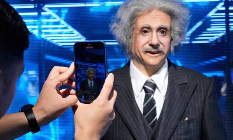 Robot Mall: Το πρώτο μαγαζί που πουλάει ανθρωποειδή ρομπότ μόλις άνοιξε στην Κίνα