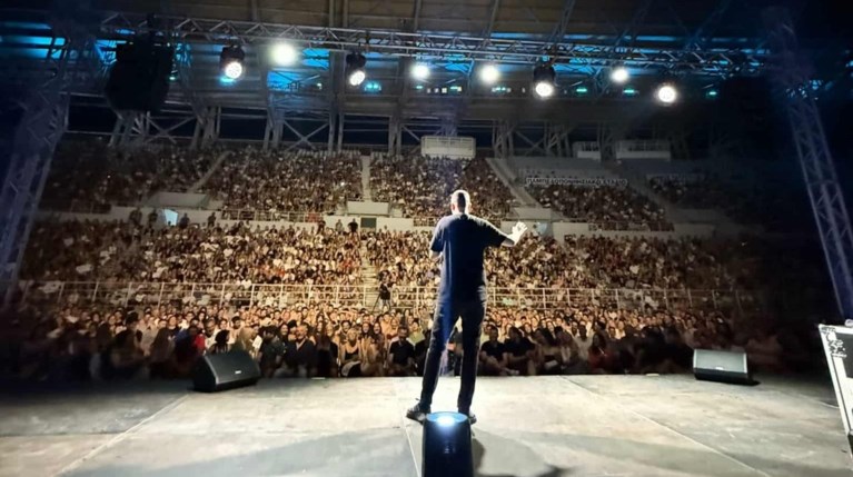 Προς ιστορικό ρεκόρ ο Αλέξανδρος Τσουβέλας – Sold out το Telekom Center… |