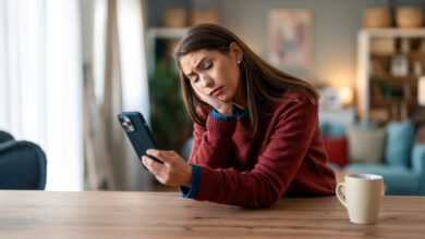 Η χρήση dating apps μας «ρίχνει» ψυχολογικά