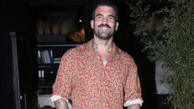 Δημήτρης Αλεξάνδρου | Στην αγκαλιά του ο μικρός Πάρης – “Εκεί που σταματάνε… | Δημήτρης Αλεξάνδρου | Στην αγκαλιά του ο μικρός Πάρης – “Εκεί που σταματάνε… |