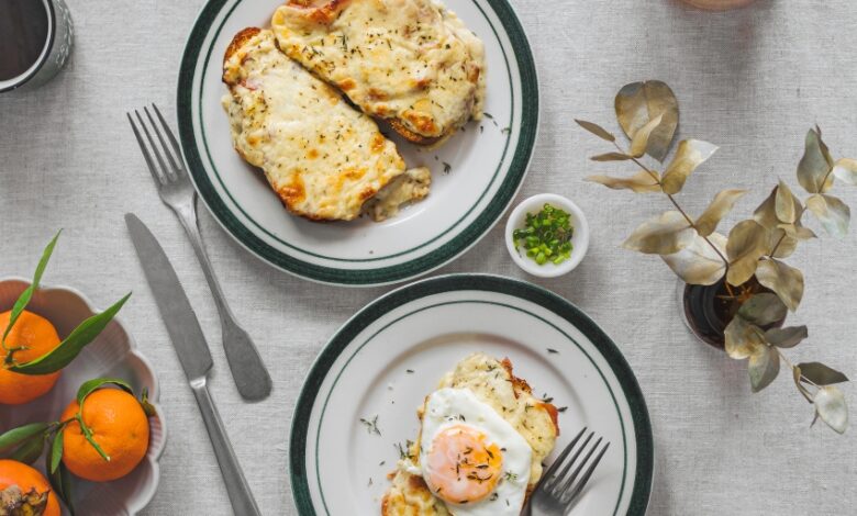 Croque Monsieur-Croque Madame σε μπριός με ελαιόλαδο
