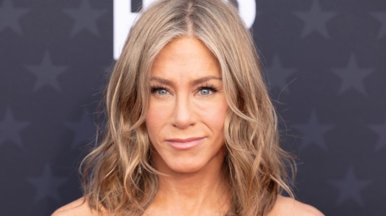Στο σαλόνι της Jennifer Aniston | Το τρυφερό κλικ με τον σύντροφό της και… | Στο σαλόνι της Jennifer Aniston | Το τρυφερό κλικ με τον σύντροφό της και… |