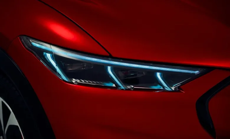 Η προηγμένη τεχνολογία φωτισμού Matrix LED της Ford κάνει για εσάς τη νύχτα μέρα – για ακόμα περισσότερη ασφάλεια