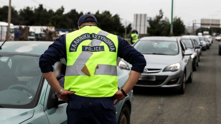 ΕΛ.ΑΣ.: Περισσότερες από 1.900 παραβάσεις για μη χρήση κράνους σε μία εβδομάδα ΕΛ.ΑΣ.: Περισσότερες από 1.900 παραβάσεις για μη χρήση κράνους σε μία εβδομάδα
