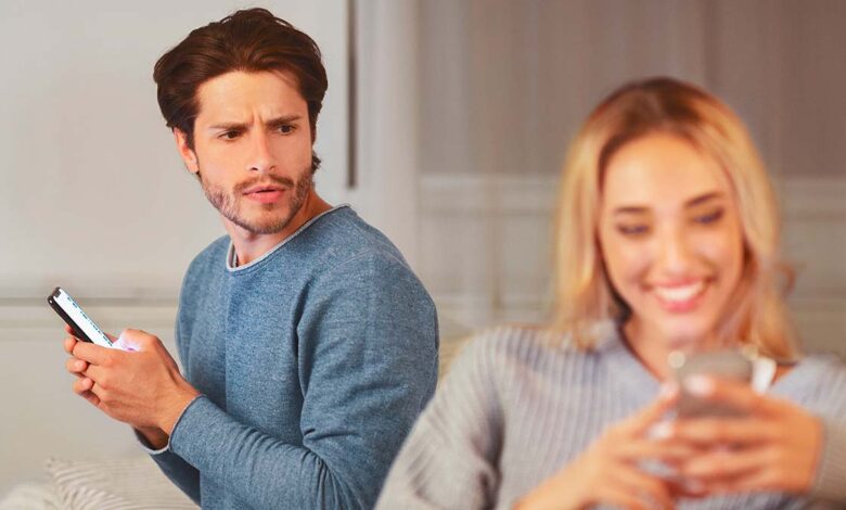 Τι είναι το micro-cheating και πόσο αθώο είναι; Τι είναι το micro-cheating και πόσο αθώο είναι;