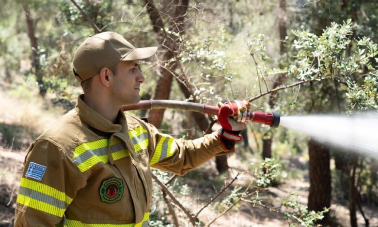 Πολεμώντας τη φωτιά με… φωτιά: Τα νέα όπλα των πυροσβεστών και οι ακούραστοι φύλακες του δάσους