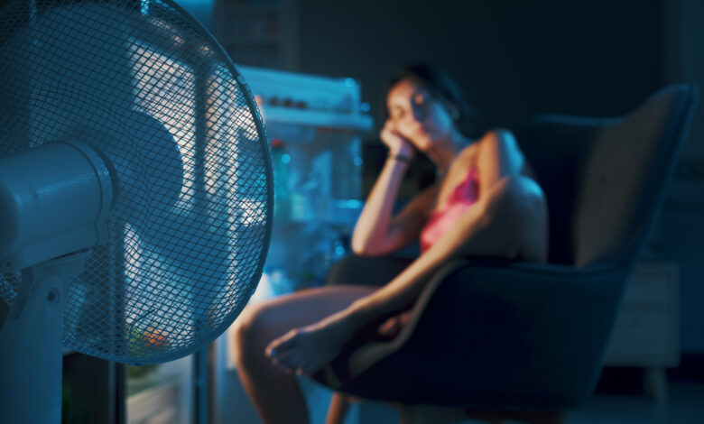 Ζέστη: Γιατί το καλοκαίρι ξυπνάμε μέσα στη νύχτα