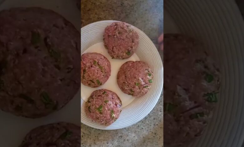 Μπιφτέκια με σάλτσα παρμεζάνας #cooking #food #συνταγές