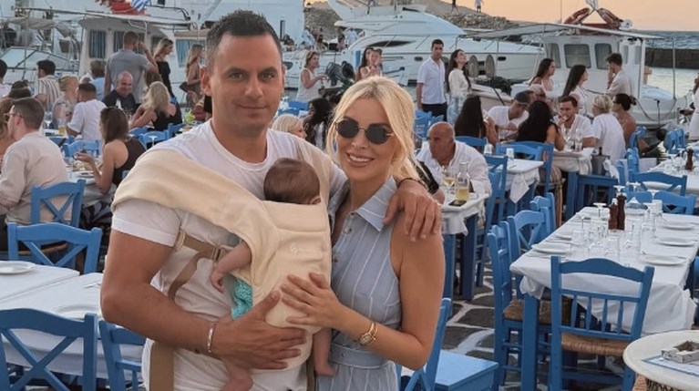 Η Κατερίνα Καινούργιου απαθανατίζει τον Παναγιώτη Κουτσουμπή μαζί με την… | Η Κατερίνα Καινούργιου απαθανατίζει τον Παναγιώτη Κουτσουμπή μαζί με την… |