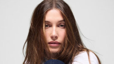Hailey Bieber: Παρουσίασε τη νέα σειρά τζιν «The Hailey Jean»