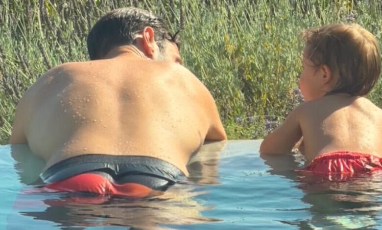 Ο Κωνσταντίνος Αργυρός στην Πύλο για διακοπές μαζί με την οικογένειά του, μετά τη συναυλία που έδωσε