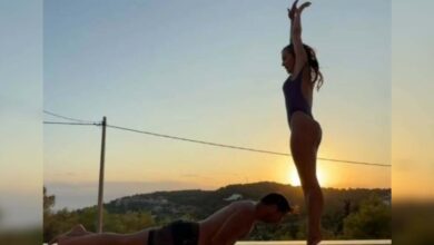 Η Ντορέττα Παπαδημητρίου και ο Γιώργος Γεροντιδάκης μετρούν αντίστροφα για τις διακοπές με ένα τρυφερό βίντεο