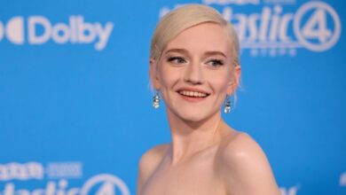 Χώρισε η Julia Garner με τον σύζυγό της, Mark Foster