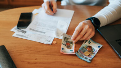 Τα οικονομικά προβλήματα γερνάνε πρόωρα τον εγκέφαλο