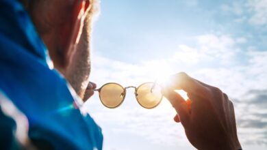 Οι αόρατοι κίνδυνοι της UV ακτινοβολίας και πώς να προστατευτείτε