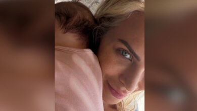 Η Κατερίνα Καινούργιου δημοσίευσε νέα selfie με την κόρη της από τις διακοπές της στην Πάρο