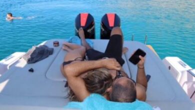 Χρίστος Κούγιας: Η νέα κοινή φωτογραφία με την κούκλα σύντροφό του πάνω σε σκάφος