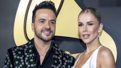 Luis Fonsi: Ο τραγουδιστής του «Despacito» ξανά στη Μύκονο με την Ισπανίδα σύζυγό του