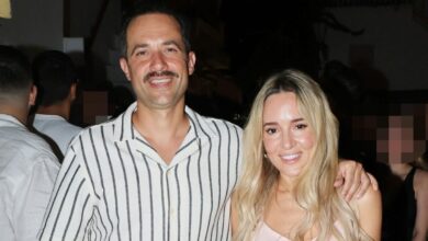 Η βραδινή βόλτα της Καλομοίρας με τον Γιώργο Μπούσαλη στη Μύκονο