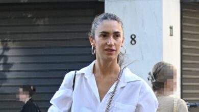 Οι πόζες με μαγιό και το φιλί στο σύζυγό της, Νικήτα Νομικό
