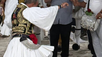 Νίκος Αλιάγας: Χόρεψε με φουστανέλα σε πανηγύρι στη Σταμνά