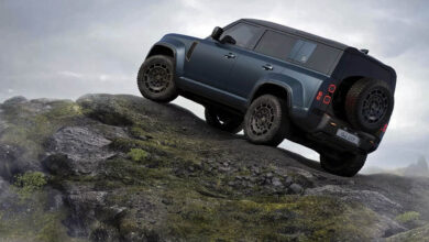 Land Rover Defender: Πουλάει τόσο καλά που καθυστερεί το… ηλεκτρικό