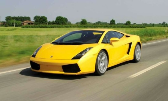 Lamborghini: Οι πελάτες θέλουν τρίτο πεντάλ και λεβιέ, η εταιρεία;
