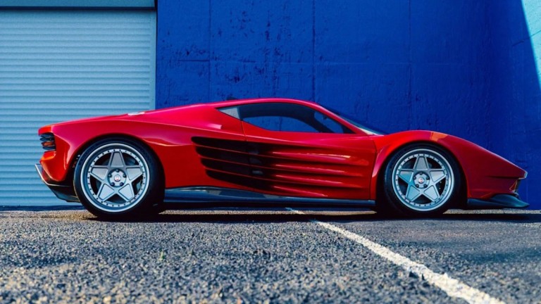 Πώς θα σου φαινόταν αν η νέα Ferrari Testarossa είχε pop-up φώτα;
