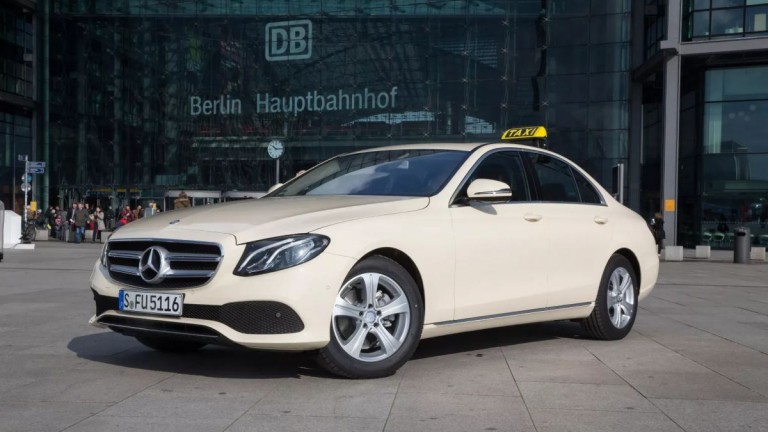 Δυναμική επιστροφή της Mercedes στα ταξί