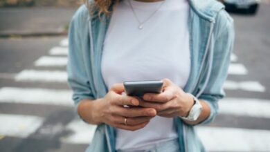 Μήπως οι πεζοί με το κινητό στο χέρι να δέχονται πρόστιμα;