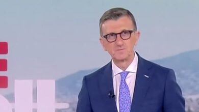 Άρης Πορτοσάλτε: “Κάτι τελειωμένοι τύποι, ηλίθιοι με έχουν σκιτσάρει με… |