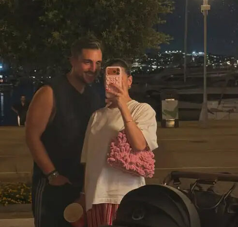 Σάκης Κατσούλης – Μαριαλένα Ρουμελιώτη: Βραδινή έξοδος με τον δύο μηνών γιο τους