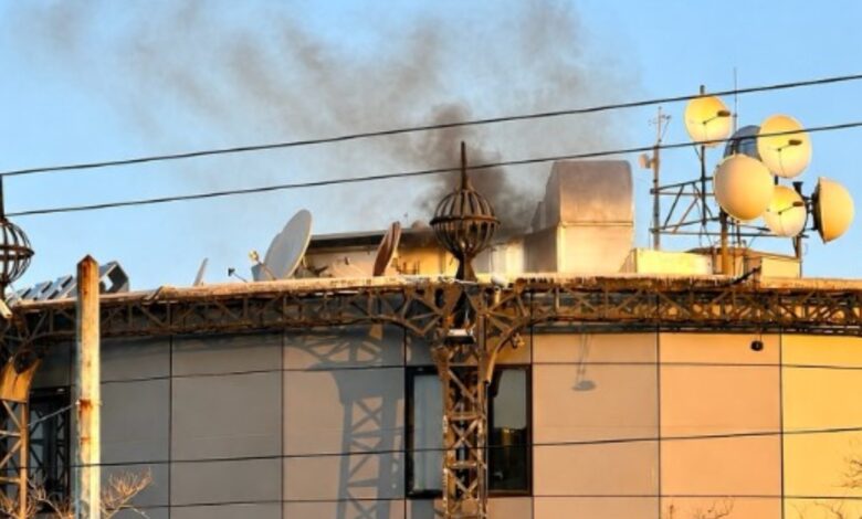 Κόντρα Μπακογιάννη με τον Δήμο Αθηναίων για την φωτιά στον «Αθήνα 9,84»