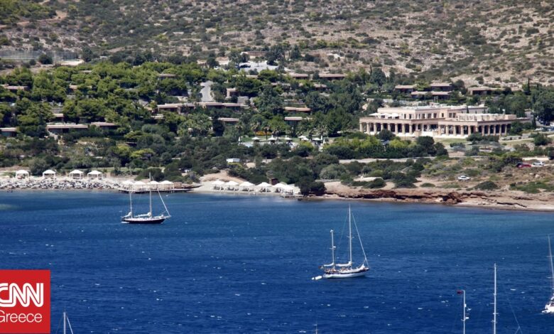 Οι 17 παραλίες της Αττικής που έχουν Γαλάζια Σημαία – Πού απαγορεύεται η κολύμβηση