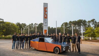 Ηλεκτρικό που κάνει 50 km τη μέρα χωρίς πρίζα. Και κουκλάκι!