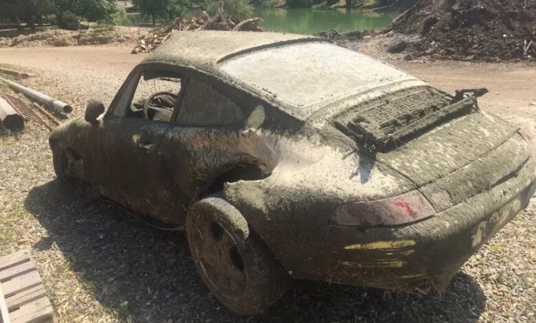 Porsche 911: Τέσσερα χρόνια θαμμένη στη λάσπη! Δες την σήμερα