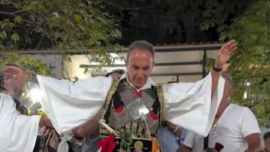 Ο Νίκος Αλιάγας χόρεψε με φουστανέλα σε πανηγύρι στη Σταμνά Μεσολογγίου και γνώρισε την αποθέωση