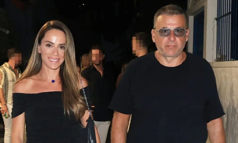 Γιώργος Λιάγκας – Μαρία Αντωνά: Χαμογελαστοί ποζάρουν σε εστιατόριο της Μυκόνου Γιώργος Λιάγκας – Μαρία Αντωνά: Χαμογελαστοί ποζάρουν σε εστιατόριο της Μυκόνου
