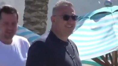 Ο Αντώνης Ρέμος συνεχίζει να κάνει διακοπές στη Μύκονο