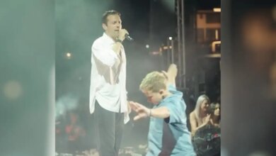 Κωνσταντίνος Αργυρός: Η viral στιγμή σε εμφάνισή του στην Κρήτη