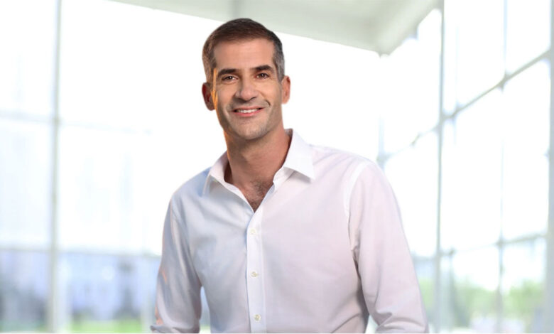 Κώστας Μπακογιάννης: Φωτογραφίζεται με τον μεγάλο του γιο, Παύλο στις διακοπές τους