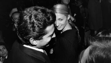 Carolyn Bessette | Αυτά είναι τα 3 θρυλικά κομμάτια της γκαρνταρόμπας της… |